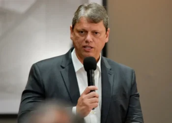 Avaliação da gestão de Tarcísio como ótima ou boa é de 51,6%, diz Paraná Pesquisas