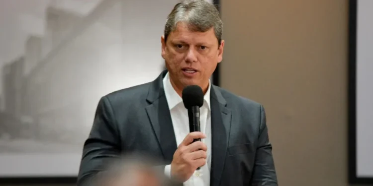 Avaliação da gestão de Tarcísio como ótima ou boa é de 51,6%, diz Paraná Pesquisas