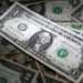 Dólar sobe com aversão à tensão entre Ucrânia e Rússia e fiscal no radar; Ibovespa recua