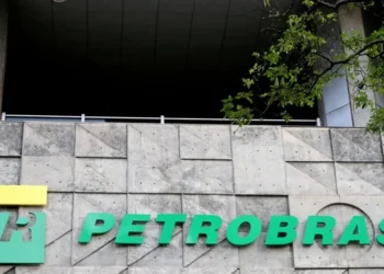 Logotipo da estatal brasileira de petróleo Petrobras em sua sede no Rio de Janeiro, Brasil • Sergio Moraes/Reuters