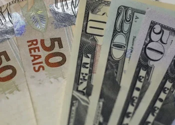 Mercado brasileiro repercute dividendos extraordinários da Petrobras e anúncio de pacote de gastos do governo • 10/09/2015 REUTERS/Ricardo Moraes