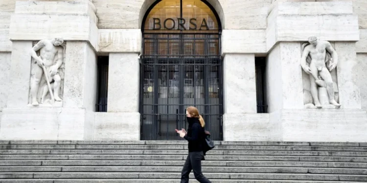 Bolsas da Europa fecham em alta, com indicadores fracos abrindo caminho para cortes de juros