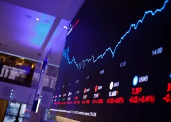 Painel de cotações na B3, em São Paulo • Amanda Perobelli/Reuters