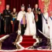 Foto oficial da coroação de Rei Charles III e rainha Camilla com a Família Real Britânica • Divulgação/Família Real Britânica