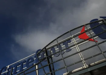 Logo do Carrefour • 25/11/2023 - REUTERS/Yves Herman