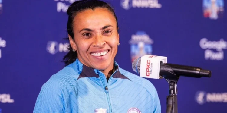 Marta em coletiva de imprensa do Orlando Pride antes da final da NWSL • Reprodução/X @ORLPride