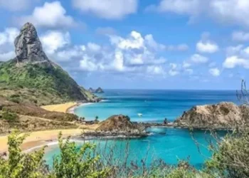 Vista a partir do Forte Nossa Senhora dos Remédios, em Fernando de Noronha • Foto: Instagram/ Binabinapic/ Reprodução