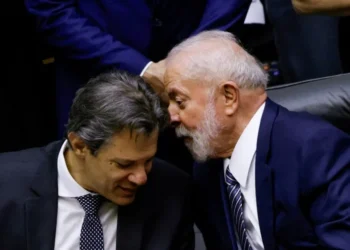 Lula e Haddad conversam no Congresso • 20/12/2023REUTERS/Adriano Machado