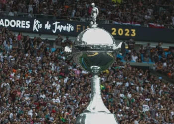 Taça da Libertadores na final de 2023 no Maracanã • LUCAS MERÇON / FLUMINENSE F.C.