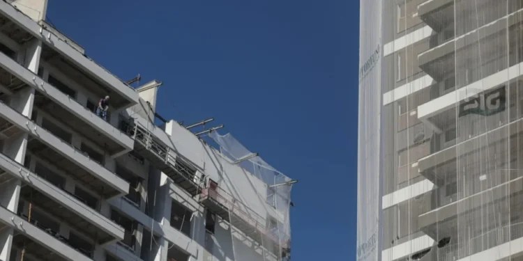 Foi a cidade São Paulo que puxou a alta nas duas possibilidades de uso do espaço comercial • 27/11/2020 REUTERS/Pilar Olivares