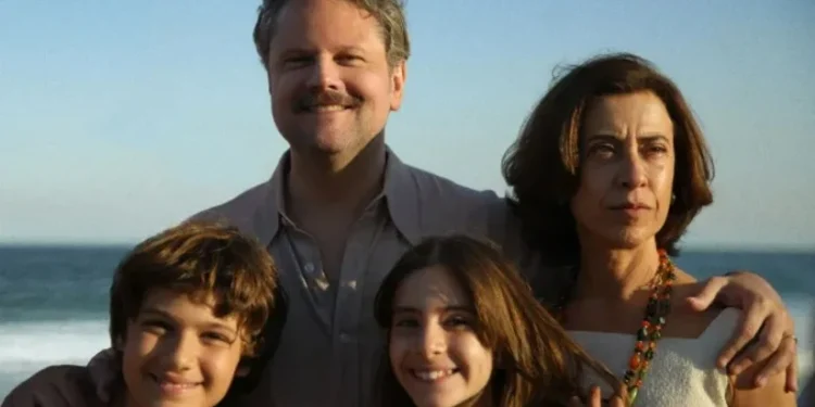 Fernanda Torres explica fenômeno de “Ainda Estou Aqui”: “Paixão nacional”