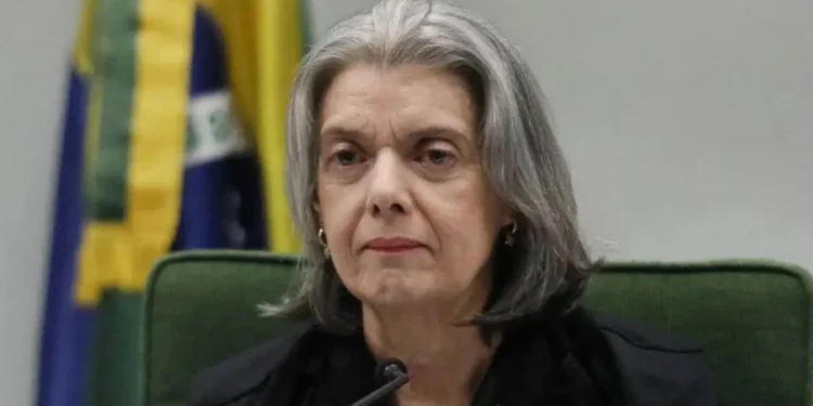 “Não se pode afrontar o Estado Democrático de Direito”, diz Cármen Lúcia