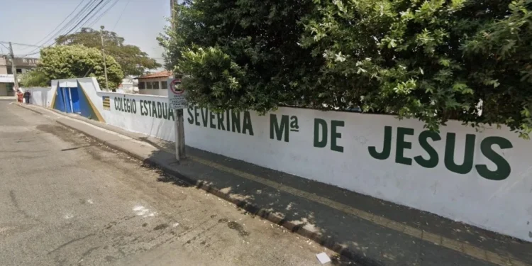 Aluno de 15 anos é esfaqueado em frente a colégio após briga durante prova