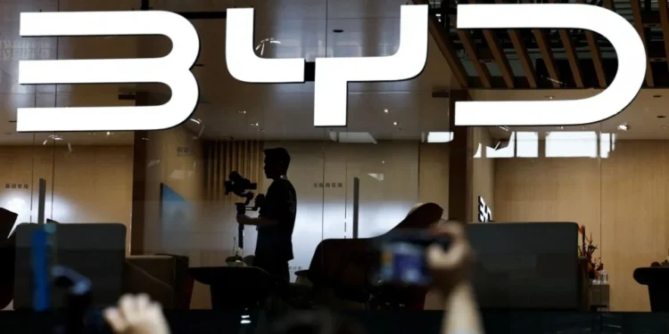 BYD pede a fornecedores redução de preços em meio à guerra de preços no setor