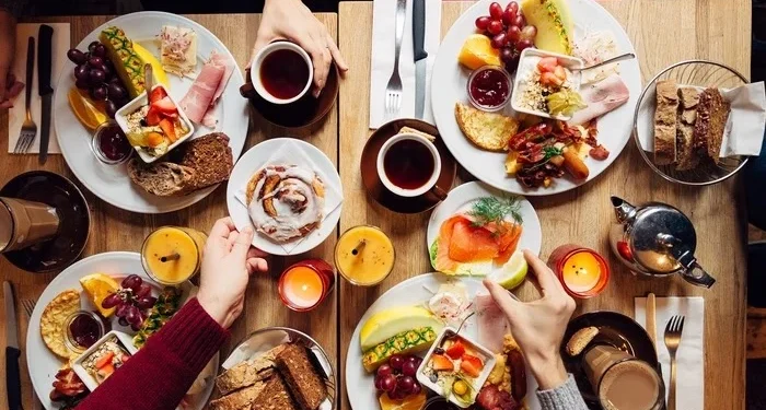 Festas de fim de ano sem exageros: veja como se manter saudável