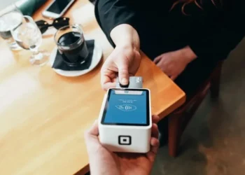 Se essas despesas não forem condizentes com aquilo que é declarado, o Fisco pode vir atrás de explicações• Foto: Blake Wisz/Unplash