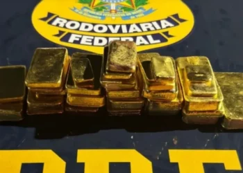A origem do ouro ainda é investigada, mas a PRF suspeita que o minério tinha como destino a fronteira com a Guina e Venezuela para entrar no comércio ilegal. • Polícia Rodoviária Federal