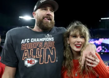 Travis Kelce e Taylor Swift estão namorando há aproximadamente um ano • Patrick Smith/Getty Images