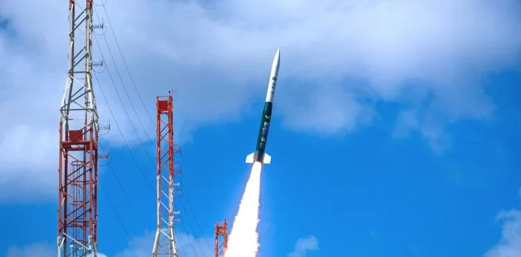 FAB lança foguete de fabricação nacional ao espaço