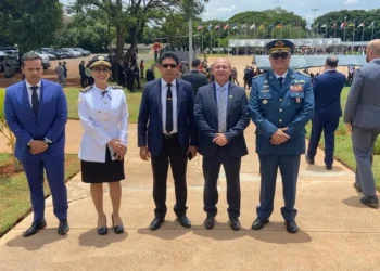 O secretário executivo, Reginaldo de Menezes Brito, prestigiou a homenagem ao superintendente da Polícia Científica do Tocantins, Édson Almeida de Oliveira Pereira - Foto: Divulgação SSP / Governo do Tocantins file_download
