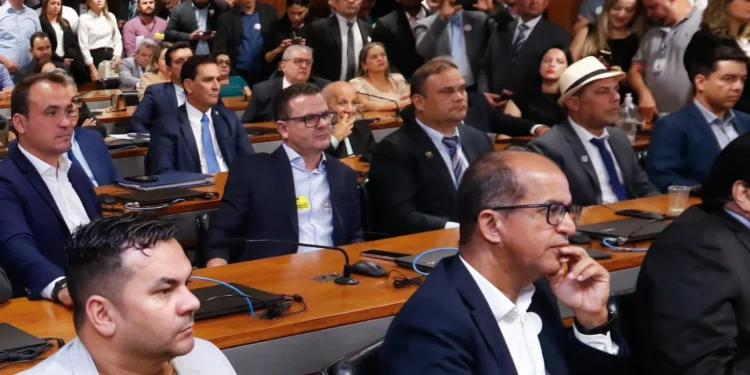 Prefeito de Pedro Afonso, Joaquim Pinheiro, participa de reunião com a Bancada Federal em Brasília