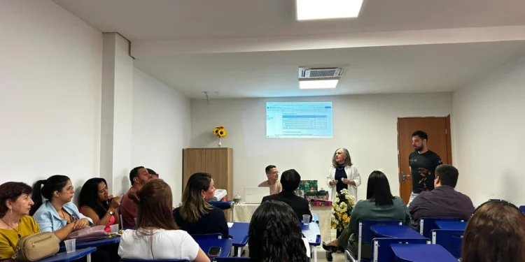 Servidores da educação discutem demandas do ensino fundamental nesta quarta, 11