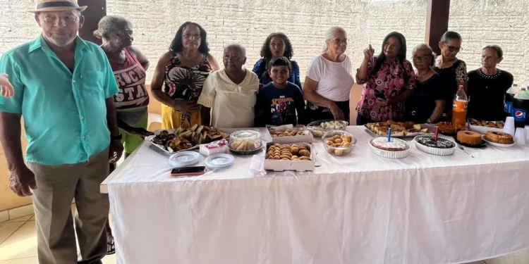 Amigo secreto e muita alegria marcam encerramento do grupo de convivência de idosos do Cras Karajá I