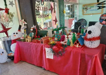 Produção decorativa foi exposta para toda a comunidade escolar numa mostra natalina