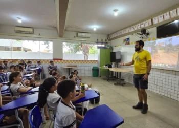 Alunos da Escola Municipal Henrique Talone durante ação do projeto ‘Arqueologia 360 Graus’