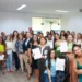 Mulheres contempladas participam da cerimônia de encerramento da primeira etapa