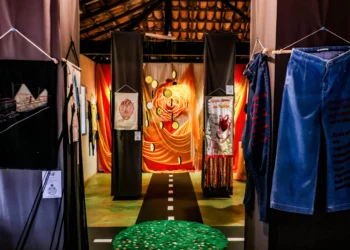 Exposição tem curadoria da arquiteta Kelly Souza