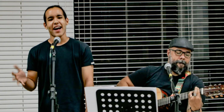 Alunos de teatro e canto se apresentam no segundo dia de Mostra Artística no Espaço Cultural