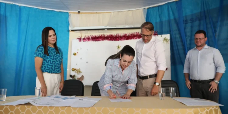 Cinthia Ribeiro assinou ordens de serviços para ampliação de salas de aula e estrutura em duas unidades educacionais