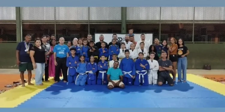 Projeto Compartilhe Amor celebra ano de conquistas nos tatames com formação cidadã