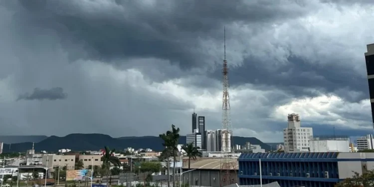 Fenômeno meteorológico aumenta chance de chuvas e ventos fortes até essa terça, 10