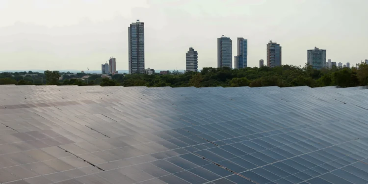 Cinthia Ribeiro inaugura Parque Solar Municipal
