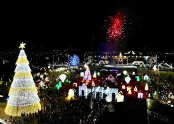 Estrutura de Natal conta com 6 milhões de pontos de luz, espalhados em aproximadamente 570 mil m² da praça