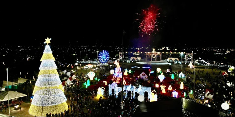 Governador Wanderlei Barbosa inaugura estrutura natalina da Praça do Girassóis e encanta o público palmense com o Natal de Luz