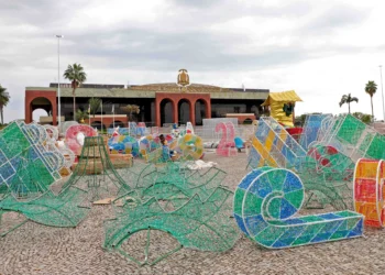 Governo do Tocantins realiza a maior decoração natalina já vista na Praça dos Girassóis, com mais de 700 peças temáticas