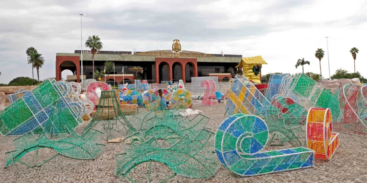 Governo do Tocantins realiza a maior decoração natalina já vista na Praça dos Girassóis, com mais de 700 peças temáticas