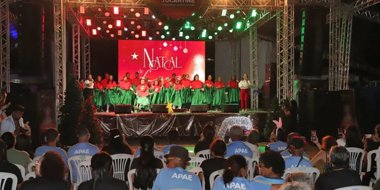 Natal de Luz atrai visitantes e movimenta Praça dos Girassóis no oitavo dia de programação
