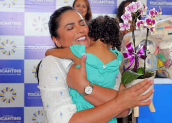 Com ações de arrecadação de alimentos, inclusão social e cuidado com idosos, campanha idealizada pela primeira-dama Karynne Sotero tem como objetivo transformar o Natal de quem mais precisa