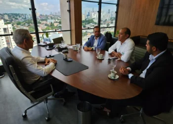 Comitiva é recebida pelo presidente da Adial, José Carlos Garrote - Foto: Divulgação/Governo do Tocantins