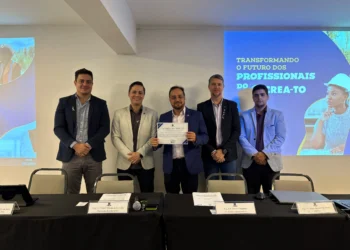 Homenagem reconhece a contribuição do Secretário Carlos Humberto pela inovação tecnológica, zelo com a prestação do serviço público, valorização profissional e desenvolvimento do mercado regional - Foto: Gleyce Camargo/CREA-TO