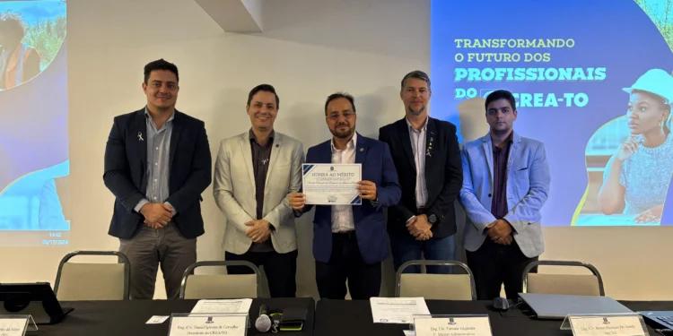 Homenagem reconhece a contribuição do Secretário Carlos Humberto pela inovação tecnológica, zelo com a prestação do serviço público, valorização profissional e desenvolvimento do mercado regional - Foto: Gleyce Camargo/CREA-TO