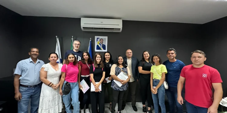 Visita técnica ao Itertins é guiada por ex-servidor e reúne alunos de Geografia da Unifesspa com profissionais de Cartografia do Estado