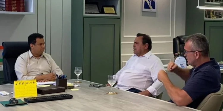 Secretário da Educação recebe presidente do Sintet e discute demandas do PCCR