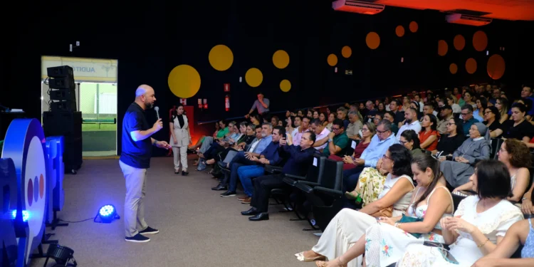 Governo do Tocantins premia projetos inovadores e avanços nos índices educacionais com os prêmios Escola que Transforma e Ideb Mais Tocantins