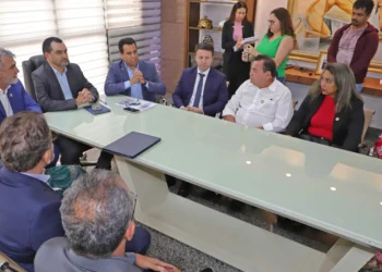 Governador Wanderlei Barbosa e o secretário de Estado da Educação, Fábio Vaz,durante reunião com integrantes da Comissão do PCCR da Educação