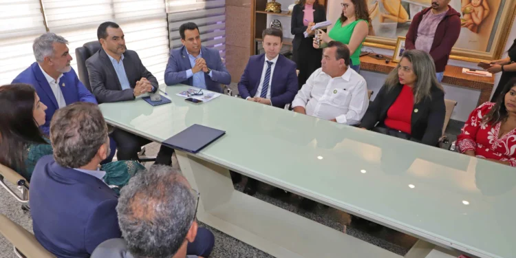 Governador Wanderlei Barbosa apresenta planilha com proposta para comissão do PCCR da Educação à comissão de elaboração do plano